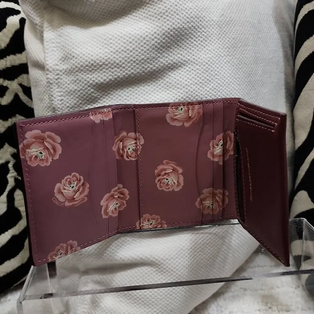 Coach Small Trifold Wallet in Bordeaux